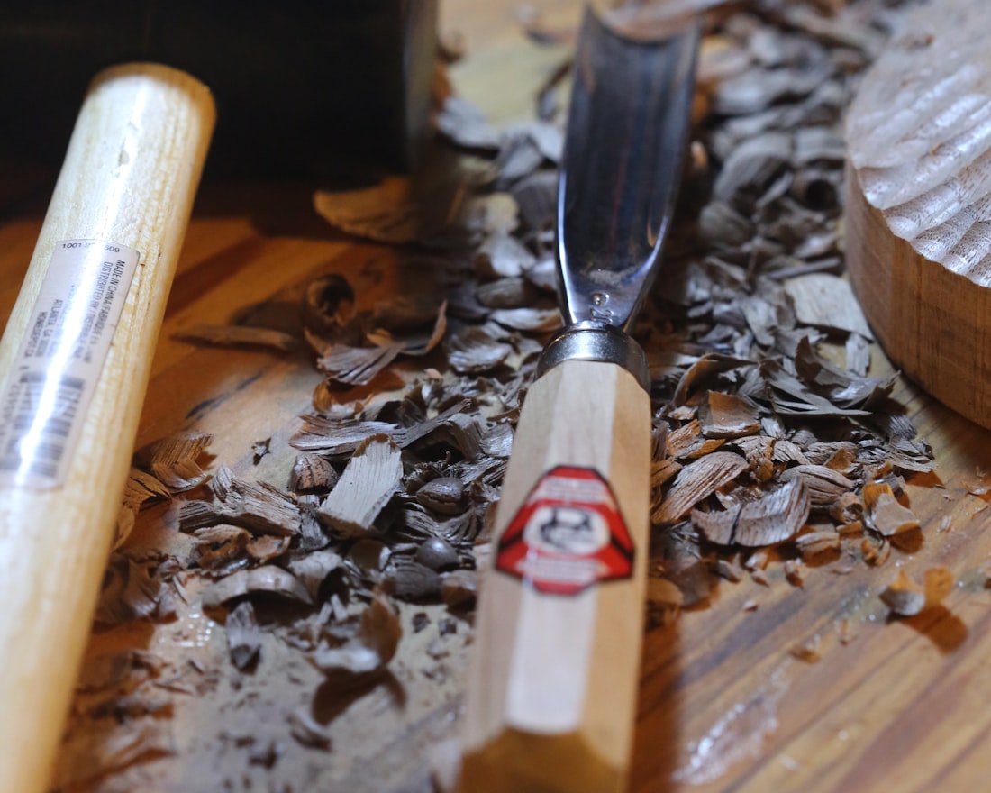 Carving knives laid out for a spoon class